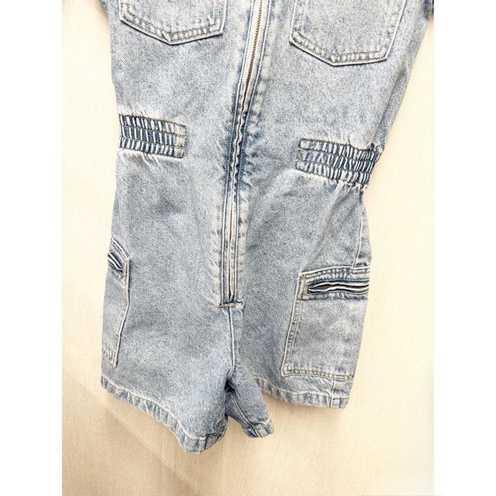 NWOT Wrangler Light Wash Denim Zip-Front Utility Romper, Size 4 - Picture 4 of 10